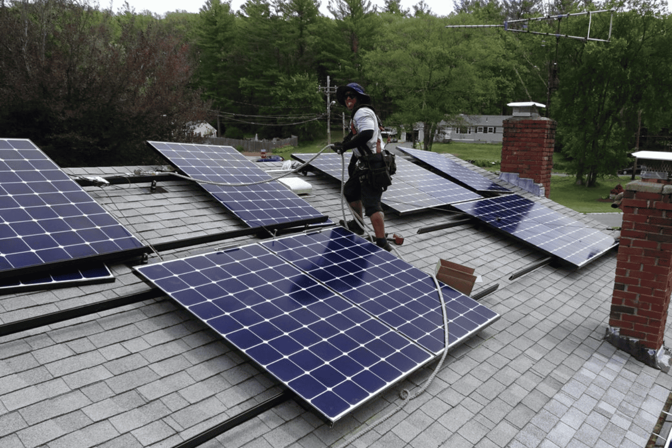 butterfly-solar-installers-at-work